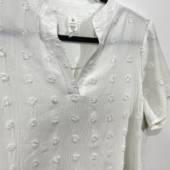 Nordstrom white V-neck Chiffon polka dot Tee Shirt, Size M - Picture 2 of 4